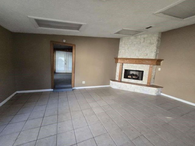 600 E Fayle Street, Baytown, TX 77520