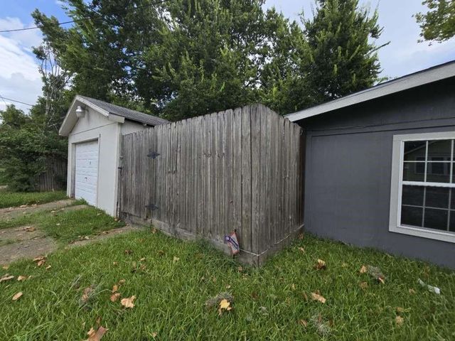 600 E Fayle Street, Baytown, TX 77520