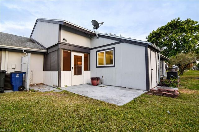 10514 Newbury CT, Lehigh Acres, FL 33936