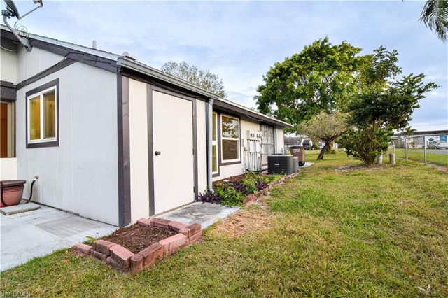 10514 Newbury CT, Lehigh Acres, FL 33936