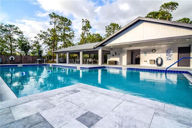 10514 Newbury CT, Lehigh Acres, FL 33936