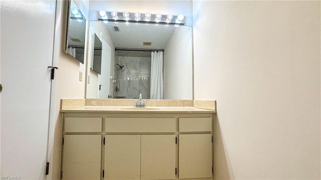 10514 Newbury CT, Lehigh Acres, FL 33936