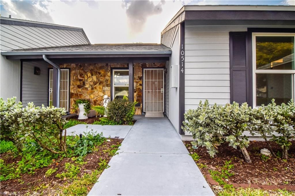 10514 Newbury CT, Lehigh Acres, FL 33936