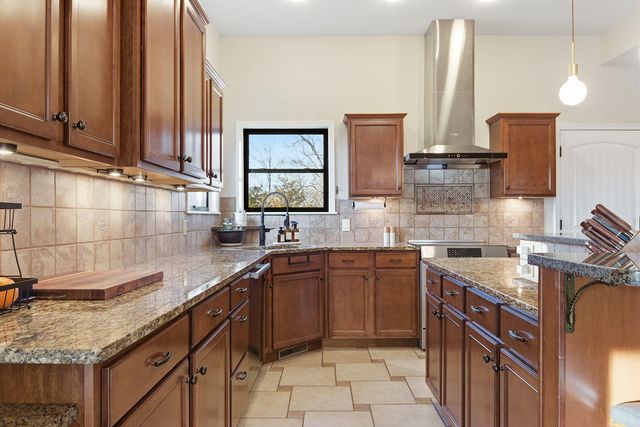 1801 CALEDON CT, Columbia, MO 65203