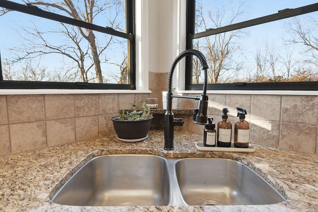 1801 CALEDON CT, Columbia, MO 65203