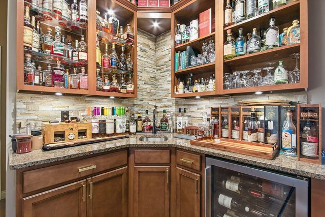 1801 CALEDON CT, Columbia, MO 65203