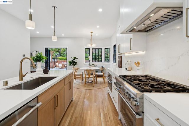 800 Trestle Glen Rd, Oakland, CA 94610