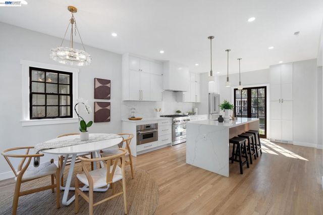 800 Trestle Glen Rd, Oakland, CA 94610