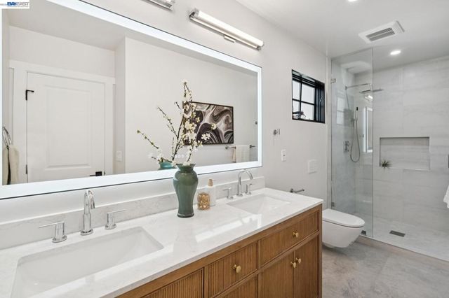800 Trestle Glen Rd, Oakland, CA 94610