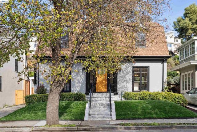 800 Trestle Glen Rd, Oakland, CA 94610