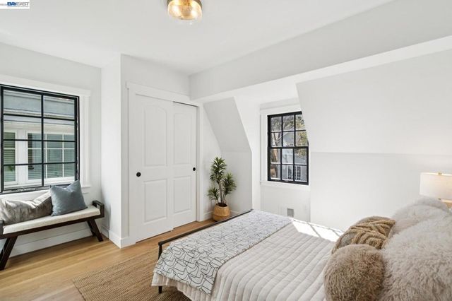 800 Trestle Glen Rd, Oakland, CA 94610