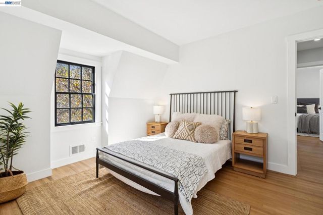 800 Trestle Glen Rd, Oakland, CA 94610