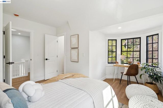 800 Trestle Glen Rd, Oakland, CA 94610