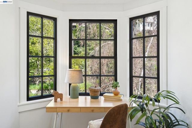 800 Trestle Glen Rd, Oakland, CA 94610