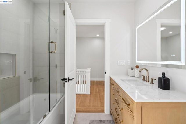 800 Trestle Glen Rd, Oakland, CA 94610