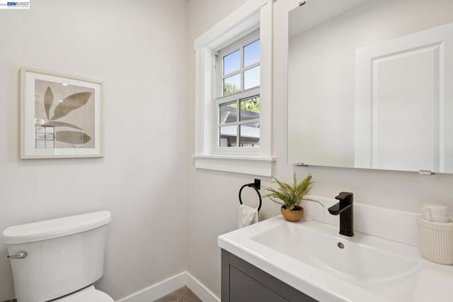 800 Trestle Glen Rd, Oakland, CA 94610