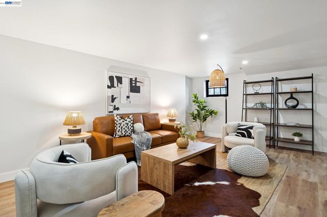 800 Trestle Glen Rd, Oakland, CA 94610