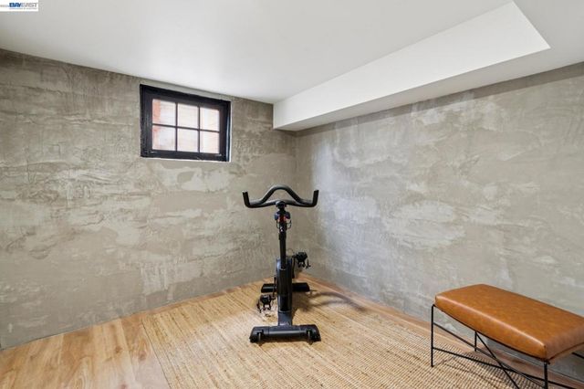 800 Trestle Glen Rd, Oakland, CA 94610