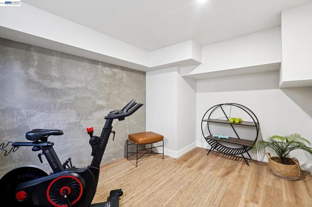 800 Trestle Glen Rd, Oakland, CA 94610