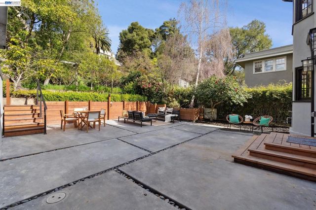 800 Trestle Glen Rd, Oakland, CA 94610