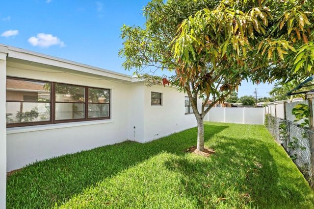 3349 El Vedado Court, West Palm Beach, FL 33405