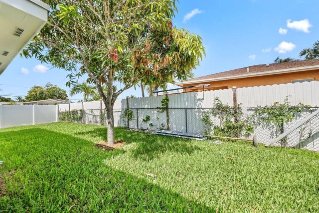 3349 El Vedado Court, West Palm Beach, FL 33405