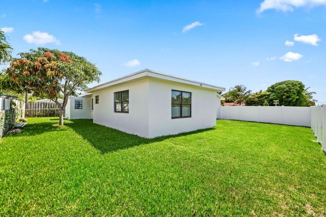 3349 El Vedado Court, West Palm Beach, FL 33405