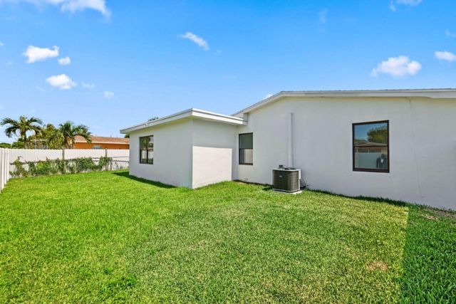 3349 El Vedado Court, West Palm Beach, FL 33405