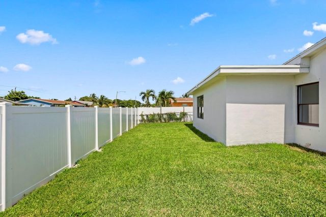 3349 El Vedado Court, West Palm Beach, FL 33405