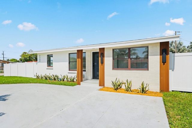 3349 El Vedado Court, West Palm Beach, FL 33405