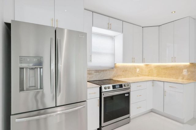 3349 El Vedado Court, West Palm Beach, FL 33405