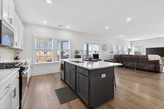 332 Calm Water Way, Summerville, SC 29486