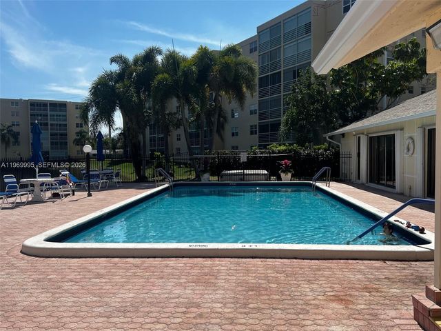 301 SE 3rd St 109, Dania Beach, FL 33004