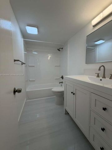 301 SE 3rd St 109, Dania Beach, FL 33004