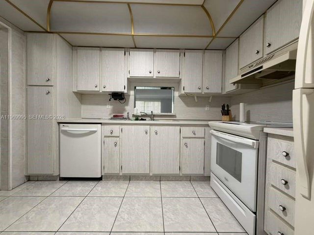 301 SE 3rd St 109, Dania Beach, FL 33004