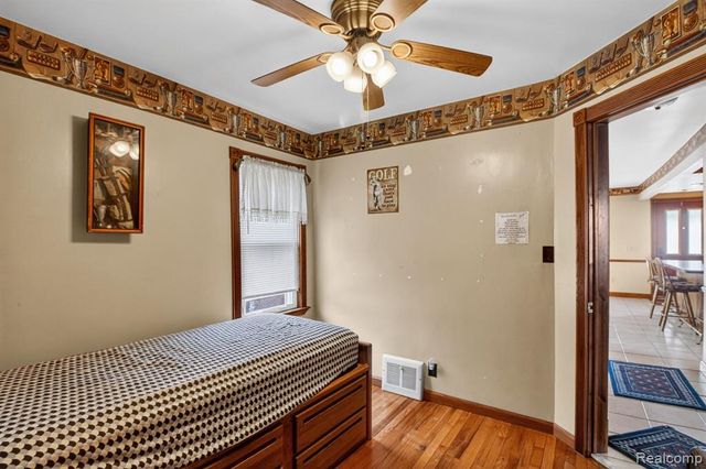 29901 Kelly Road, Roseville, MI 48066