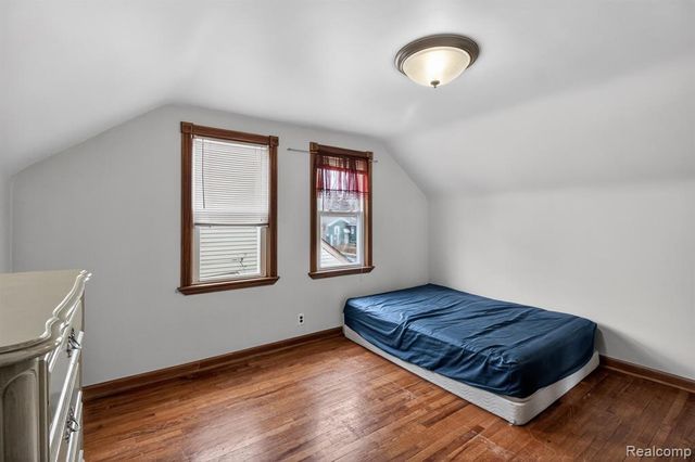 29901 Kelly Road, Roseville, MI 48066