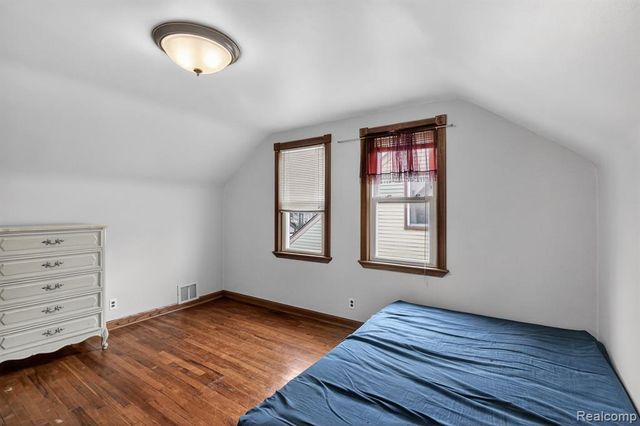 29901 Kelly Road, Roseville, MI 48066