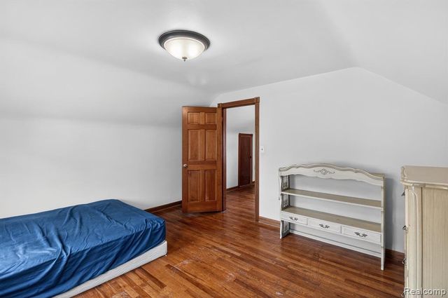 29901 Kelly Road, Roseville, MI 48066