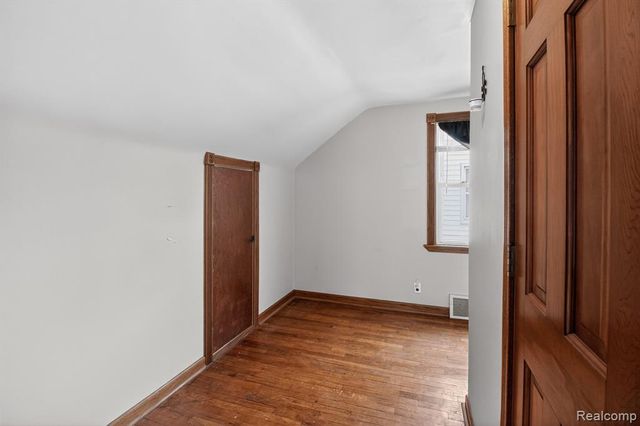 29901 Kelly Road, Roseville, MI 48066