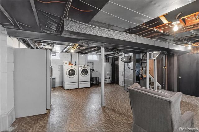 29901 Kelly Road, Roseville, MI 48066