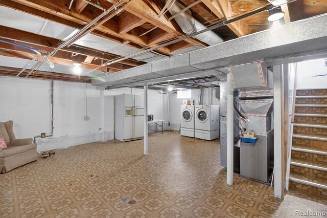 29901 Kelly Road, Roseville, MI 48066