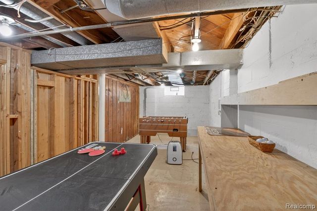 29901 Kelly Road, Roseville, MI 48066