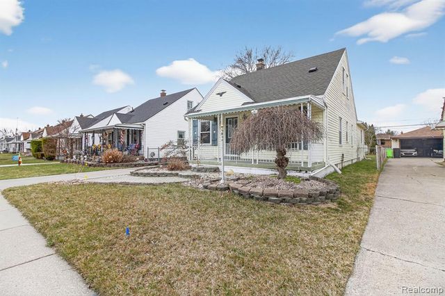 29901 Kelly Road, Roseville, MI 48066