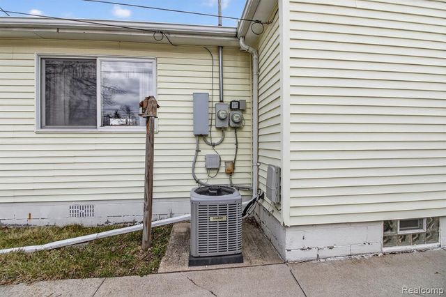 29901 Kelly Road, Roseville, MI 48066