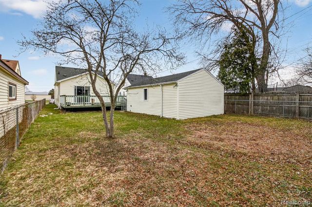 29901 Kelly Road, Roseville, MI 48066