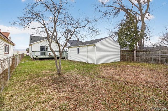 29901 Kelly Road, Roseville, MI 48066