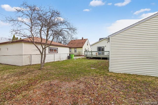 29901 Kelly Road, Roseville, MI 48066