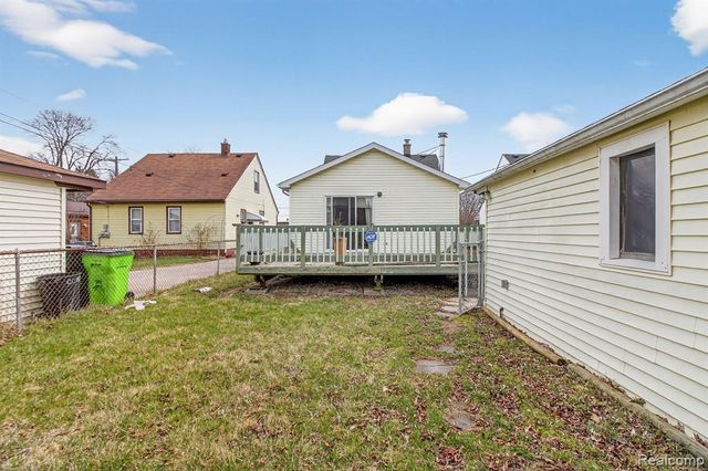 29901 Kelly Road, Roseville, MI 48066