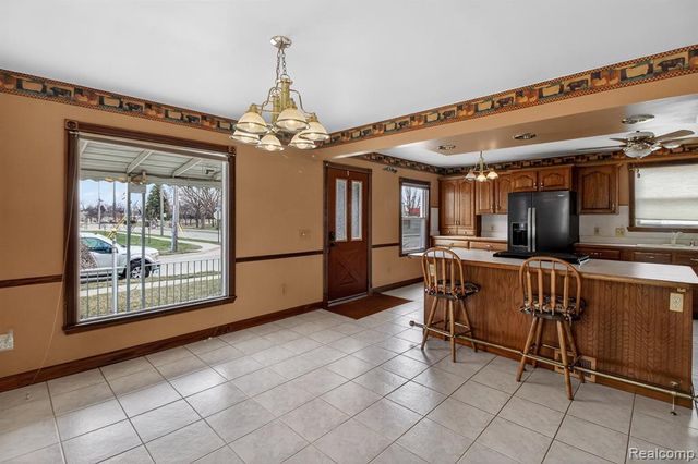 29901 Kelly Road, Roseville, MI 48066